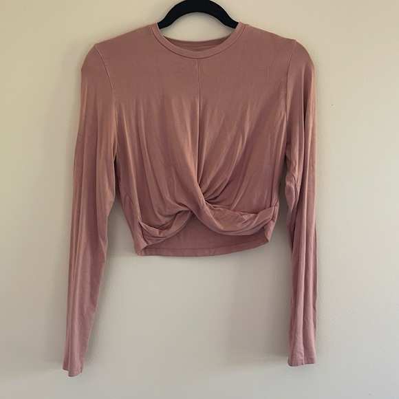 H&M Tops - H&M Pink long sleeve crop top!!